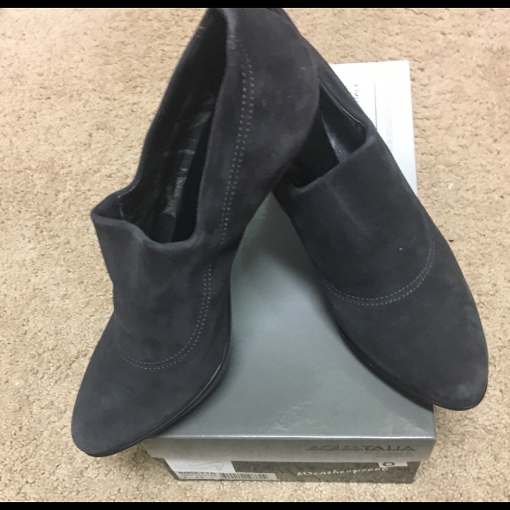 Aquatalia BNWT suede shoes, size 8.5